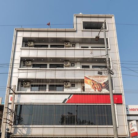 גורגאון Hotel De Luxe Basai Road מראה חיצוני תמונה