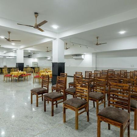 גורגאון Hotel De Luxe Basai Road מראה חיצוני תמונה