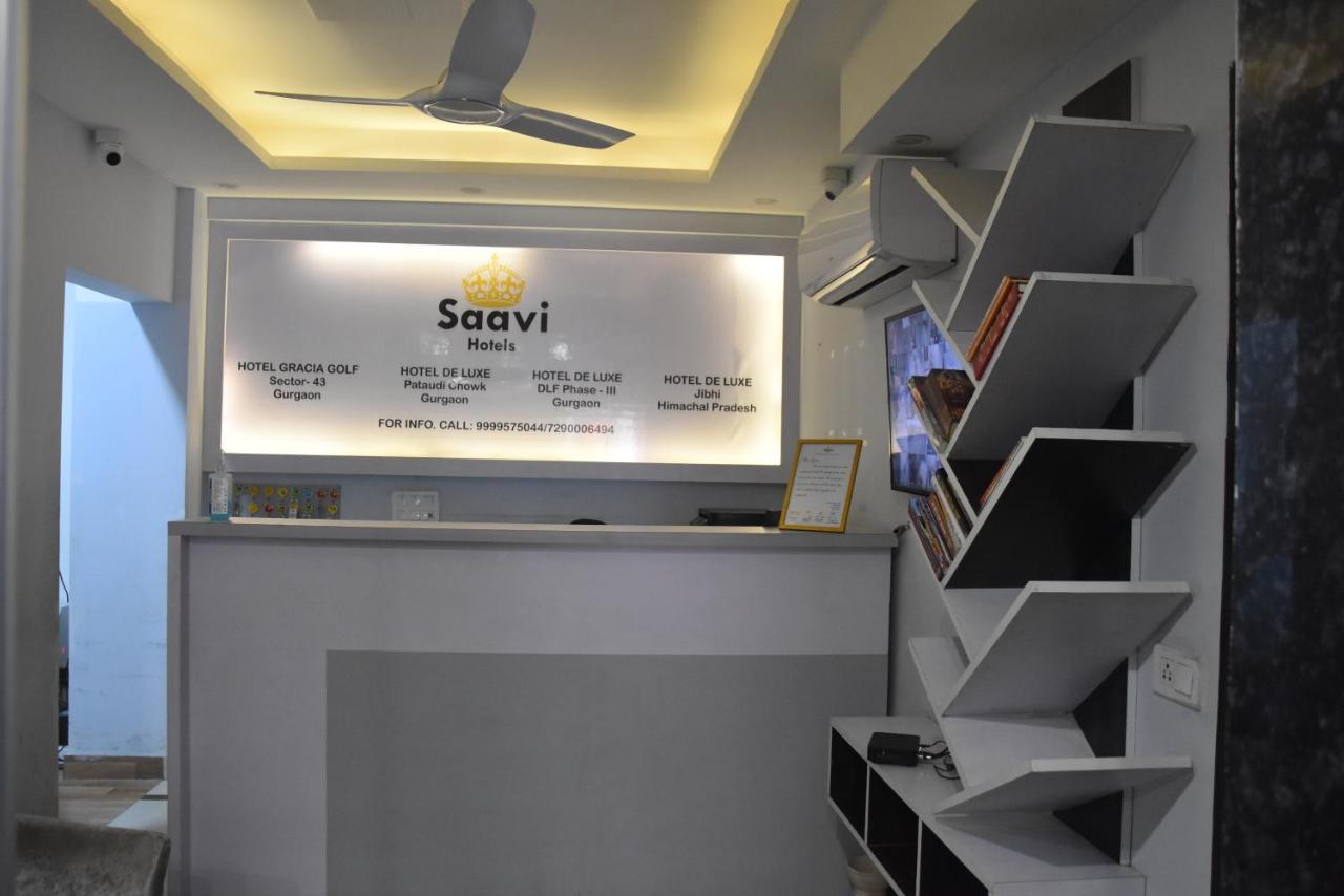 גורגאון Hotel De Luxe Basai Road מראה חיצוני תמונה