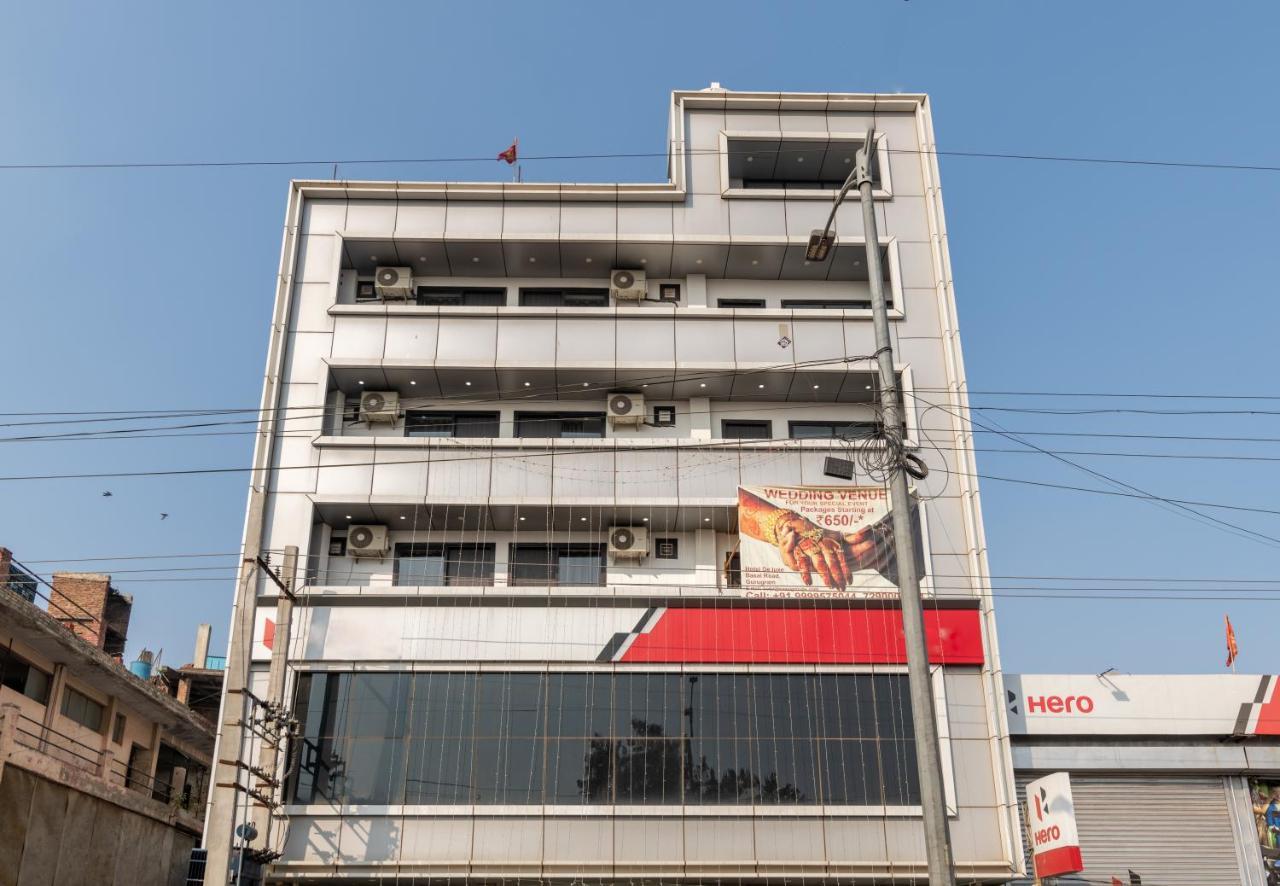גורגאון Hotel De Luxe Basai Road מראה חיצוני תמונה