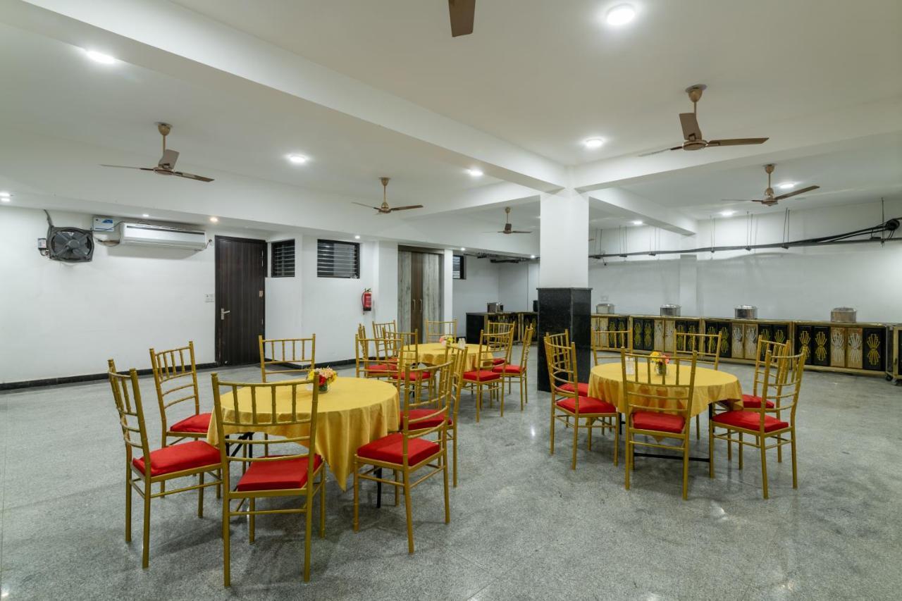 גורגאון Hotel De Luxe Basai Road מראה חיצוני תמונה
