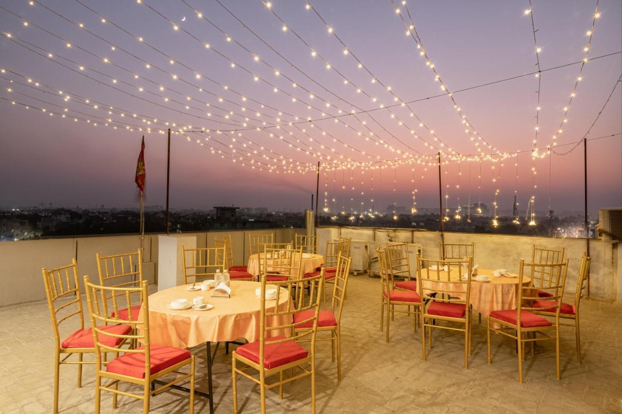 גורגאון Hotel De Luxe Basai Road מראה חיצוני תמונה